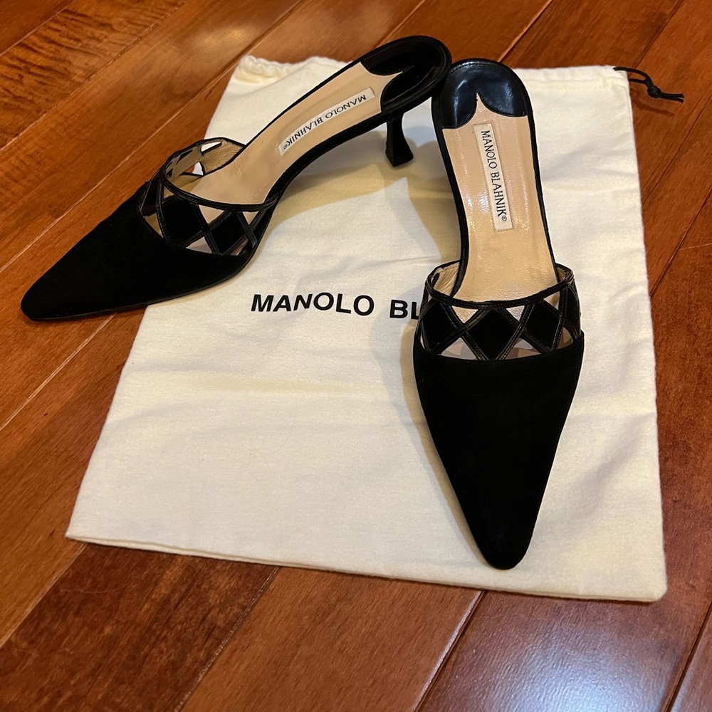 Manolo Blahnik Black Velvet Suede Kitten Heels